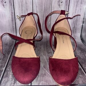 7.5 
Journee Collection
Women's Foster Pumps in Wine size 7.5 NEW